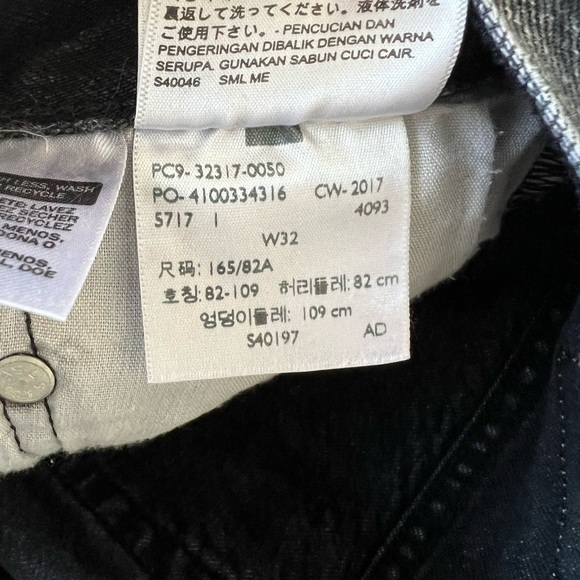 Levis 501 Womens Original Washed Out Black Distressed Cut Off Shorts Size 32 - Picture 8 of 8